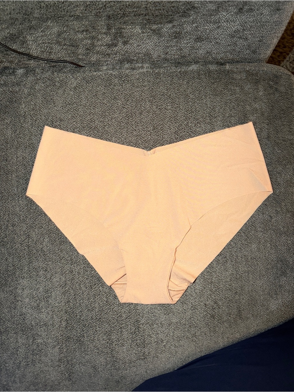 NWT Victoria’s Secret seamless hip hugger underwear - 5 pairs (nude, size Large)